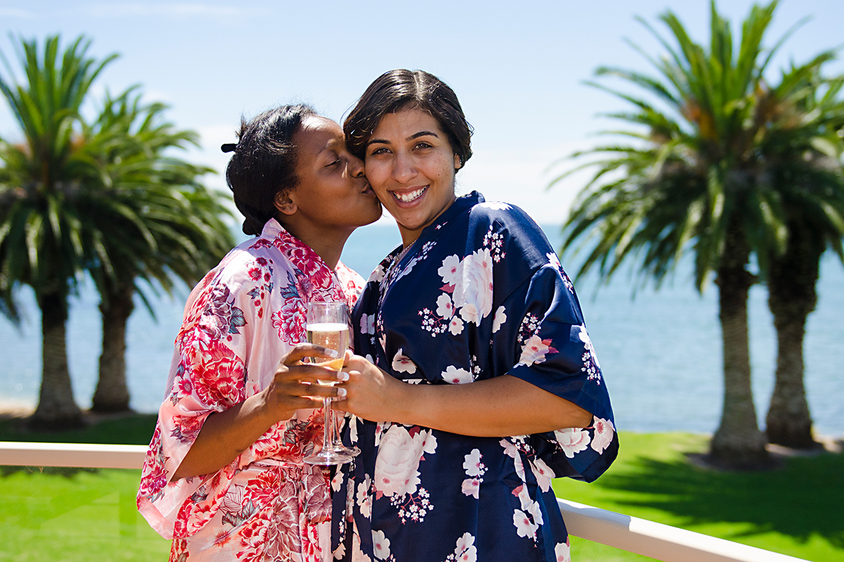 bride and sister at copthorne hotel paihia