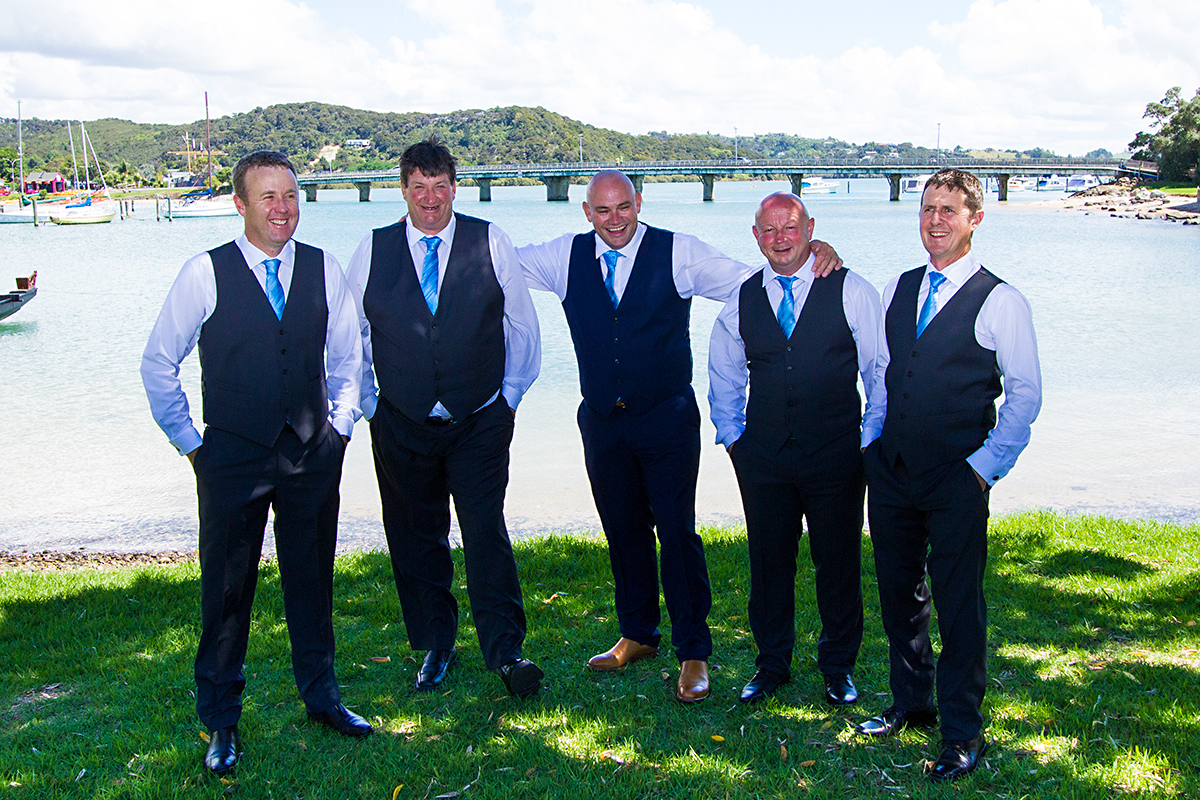 groom and bestmen paihia