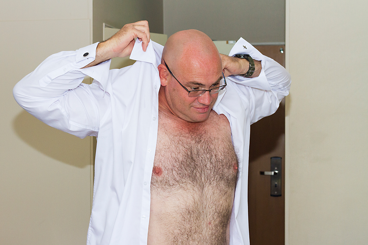 groom is getting ready paihia