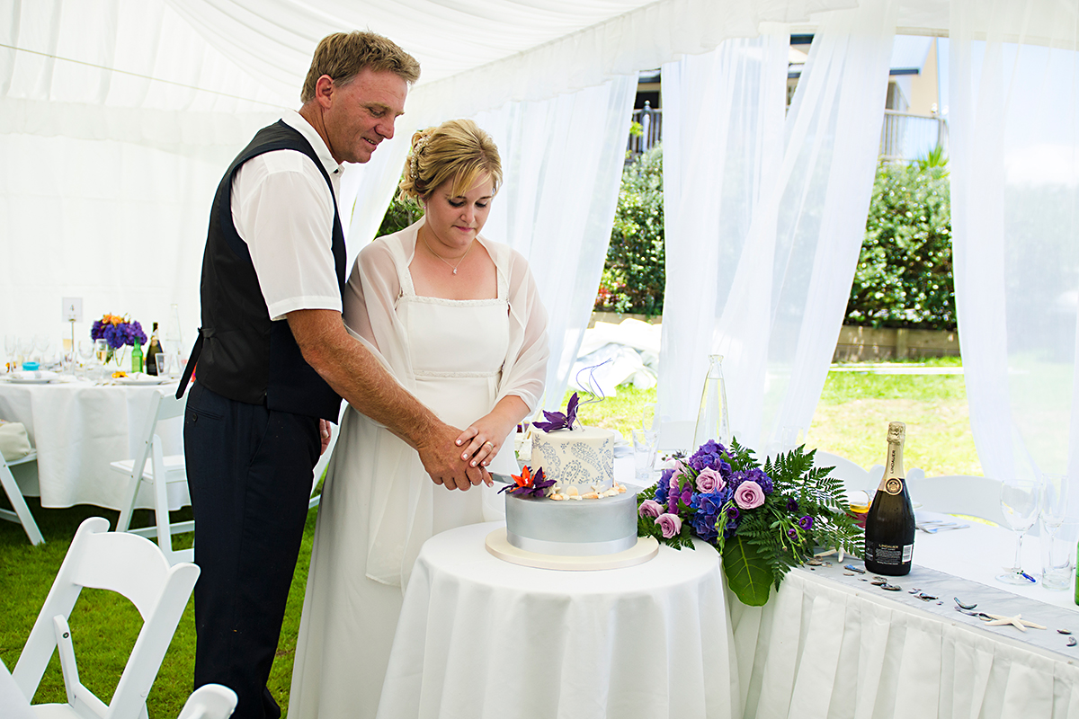 bride and groom cutting wedding cake NZ